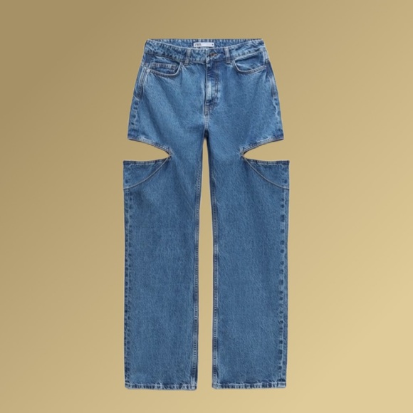 Zara Denim Chain Jeans Size 4 a piece of the chain broke off